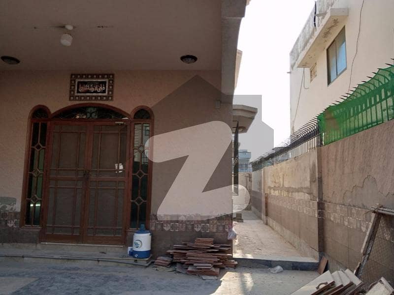 ڈی ایچ اے فیز 7 ڈی ایچ اے کراچی میں 4 کمروں کا 12 مرلہ مکان 1.7 لاکھ میں کرایہ پر دستیاب ہے۔