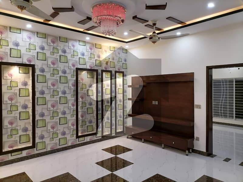 سلطان ٹاؤن لاہور میں 5 کمروں کا 5 مرلہ مکان 1.25 کروڑ میں برائے فروخت۔