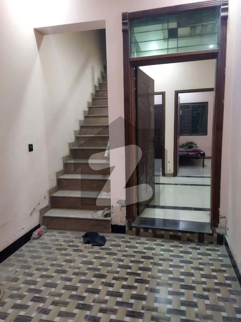 ڈاکٹرز ہاؤسنگ سوسائٹی لاہور میں 6 کمروں کا 12 مرلہ مکان 2.5 کروڑ میں برائے فروخت۔