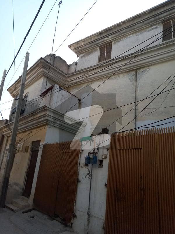 Arbab Road. Tehkal. 4 Flats. Rs. 33000000