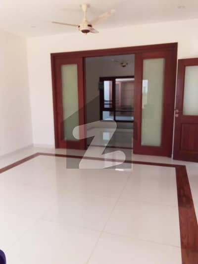500 Yards Bungalow Is Available For Rent 5 Bedroom With Basement Ideal Location Dha Phase 8