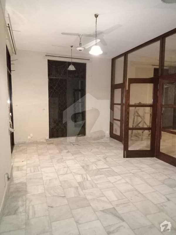 Model Town - 1 Kanal Lower Portion Available For Rent