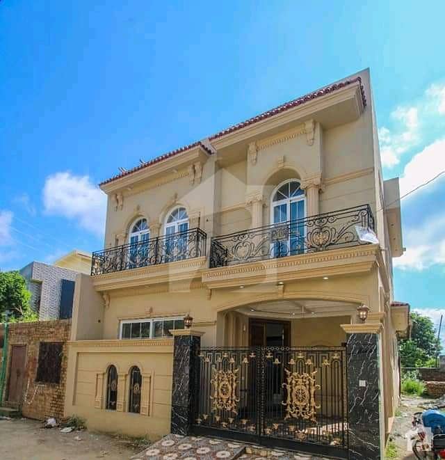 Gorgeous 900 Square Feet House For Sale Available In Sadaat Town