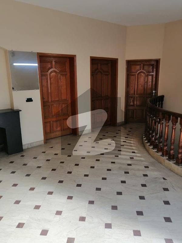 10 Marla 4-Beds Facing Park House For Rent In Faisal Town