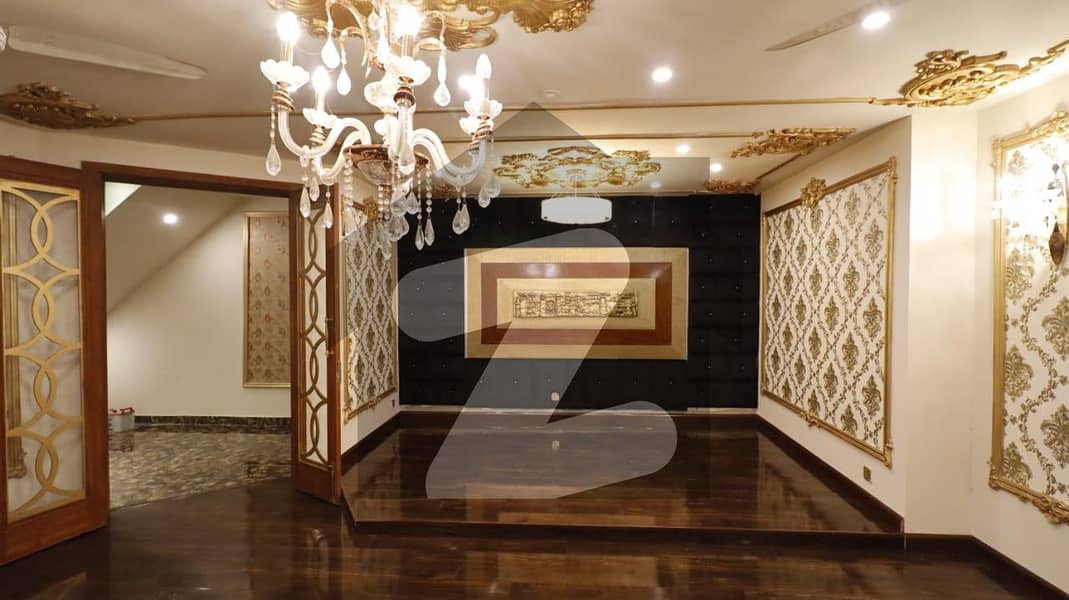 سلطان ٹاؤن لاہور میں 5 کمروں کا 1 کنال مکان 4 کروڑ میں برائے فروخت۔