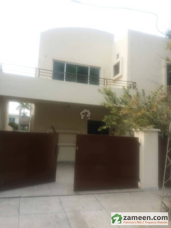 10 Marla Beautiful Solid Constructed House For Sale In Main Cantt Near Park