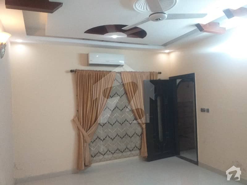 Clifton Block 9 Near Ocean Mall Small Residential Flat Complex 3 Bed Rooms Attach Wash Room Fully Renovated Drawing Dining