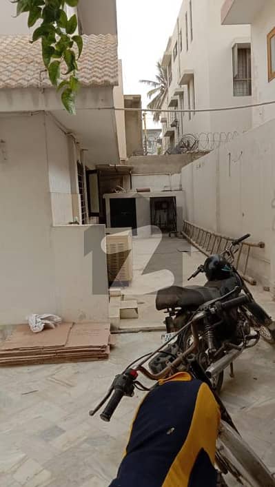 دہلی مرکنٹائل سوسائٹی گلشنِ اقبال ٹاؤن کراچی میں 10 کمروں کا 1 کنال مکان 6.25 لاکھ میں کرایہ پر دستیاب ہے۔