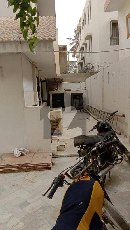 دہلی مرکنٹائل سوسائٹی گلشنِ اقبال ٹاؤن کراچی میں 10 کمروں کا 1 کنال مکان 6.25 لاکھ میں کرایہ پر دستیاب ہے۔