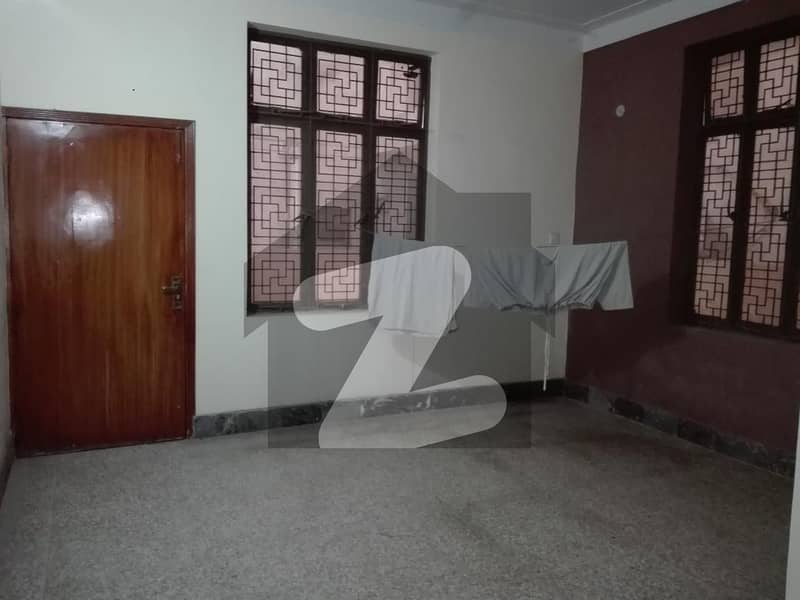 Prime Location Lower Portion 10 Marla For rent In Allama Iqbal Town - Sikandar Block