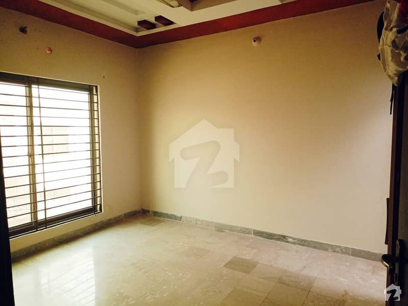 ڈیفنس روڈ راولپنڈی میں 6 کمروں کا 12 مرلہ مکان 1.25 کروڑ میں برائے فروخت۔