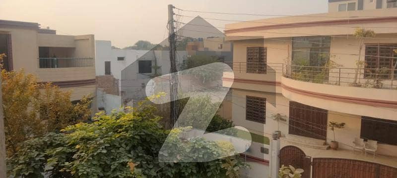 رئیل کاٹیجز لاہور میں 4 کمروں کا 5 مرلہ مکان 1.65 کروڑ میں برائے فروخت۔