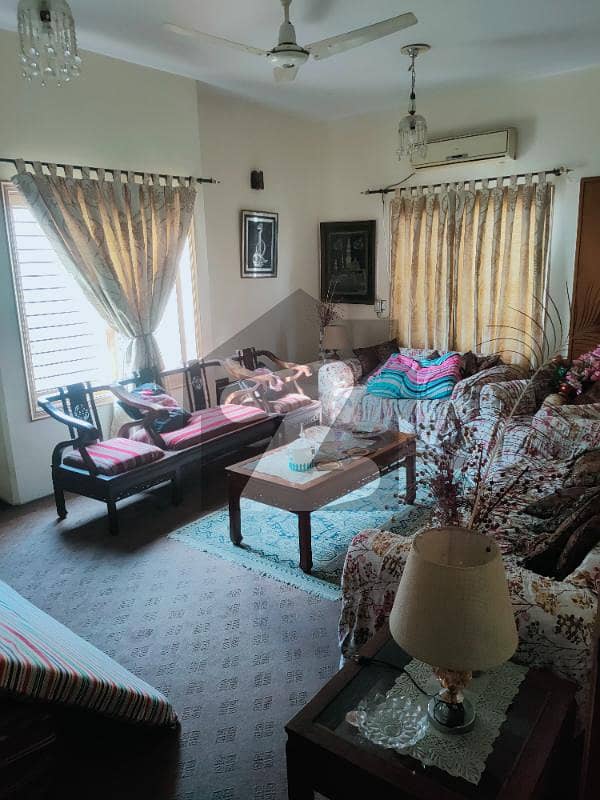 Allama Iqbal Town Karim Block 10 Marla Independent Flat For Rent Available