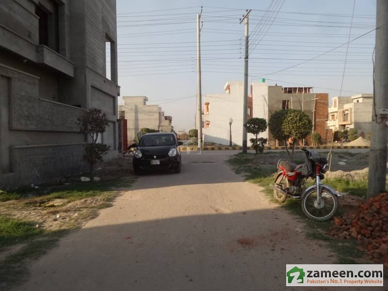 House Is Available For Sale Rehman Gardens, Lahore ID9795422