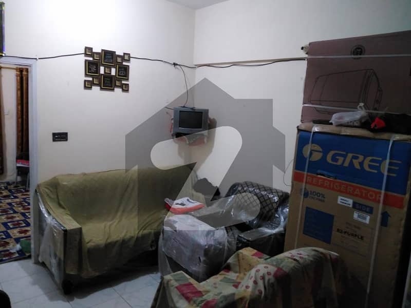 بوہری بازار حیدر آباد میں 3 کمروں کا 6 مرلہ فلیٹ 67.5 لاکھ میں برائے فروخت۔