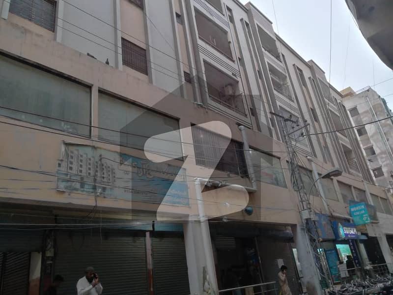 بوہری بازار حیدر آباد میں 3 کمروں کا 6 مرلہ فلیٹ 81 لاکھ میں برائے فروخت۔