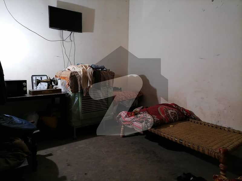 چک 95/6 - آر ساہیوال میں 2 کمروں کا 4 مرلہ مکان 23 لاکھ میں برائے فروخت۔