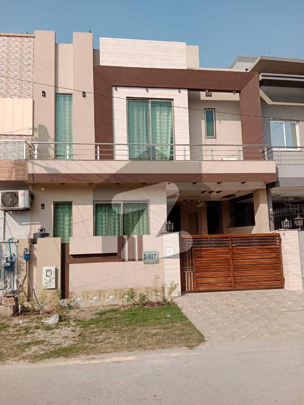 ای ایم ای سوسائٹی لاہور میں 3 کمروں کا 5 مرلہ مکان 2.3 کروڑ میں برائے فروخت۔