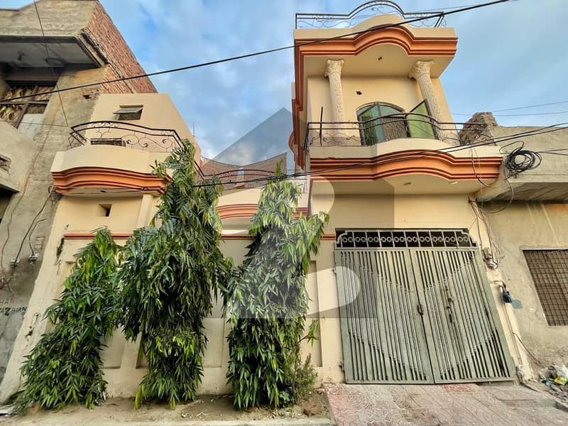 ملتان روڈ لاہور میں 4 کمروں کا 8 مرلہ مکان 1.35 کروڑ میں برائے فروخت۔