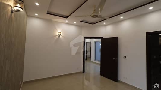 رچنا ٹاؤن جی ٹی روڈ لاہور میں 5 کمروں کا 15 مرلہ مکان 4 کروڑ میں برائے فروخت۔