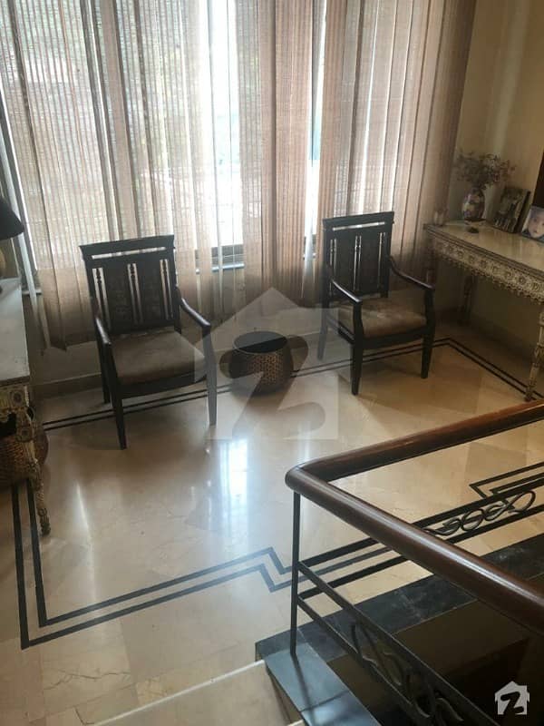 Gulberg G Block 5 Bed Attached Bath Tv Lounge Drawing Room Kitchen 4 Car Parking Servant Room Vip Location
