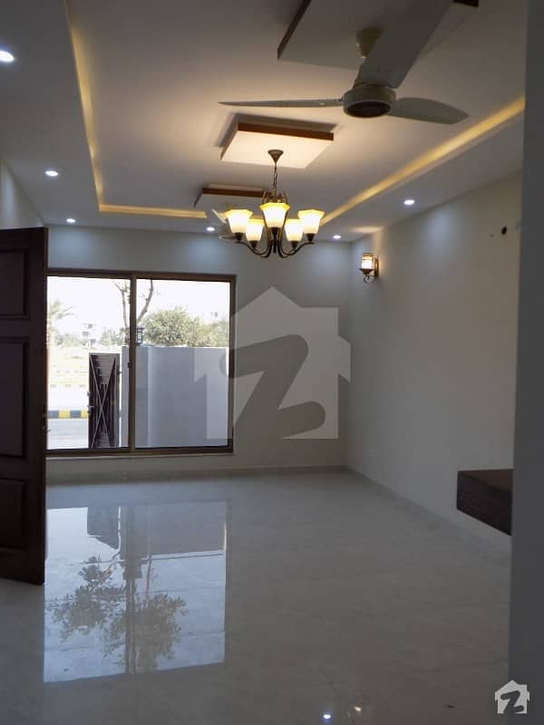 Dha Phase 4 Luxury Bungalow Available For Rent
