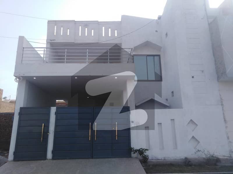 علامہ اقبال ٹاؤن بہاولپور میں 5 کمروں کا 8 مرلہ مکان 1.5 کروڑ میں برائے فروخت۔