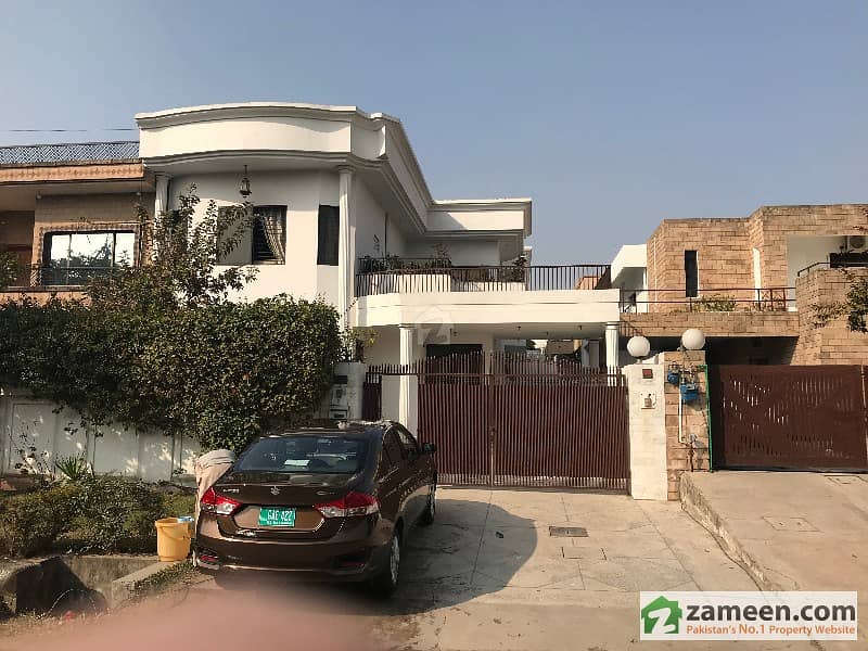 1 Kanal House Is Available For Sale