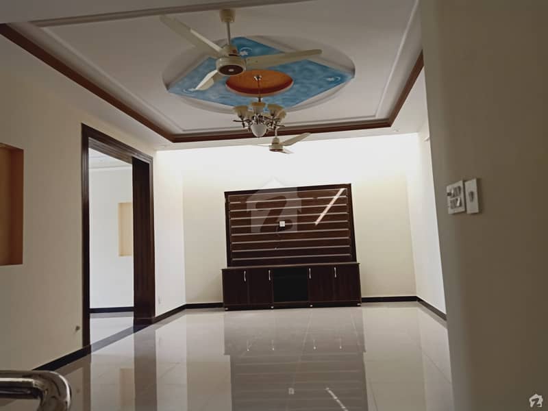 1800 Square Feet House In Rs 21,000,000 Is Available In F-17