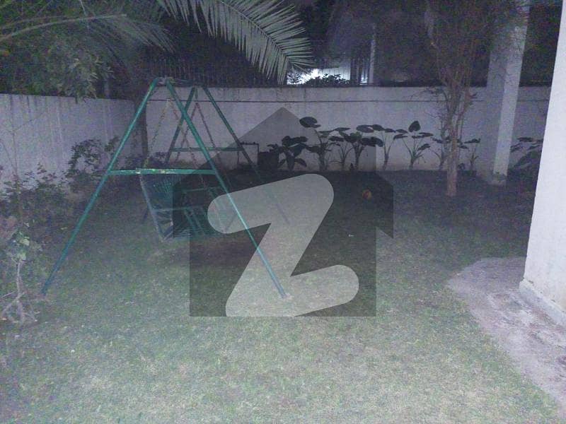 کینال ویو لاہور میں 4 کمروں کا 1 کنال مکان 3.5 کروڑ میں برائے فروخت۔