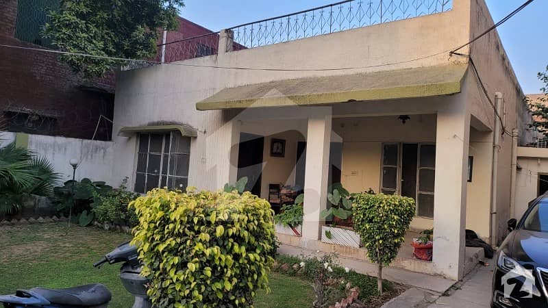 اعوان ٹاؤن ۔ مدینہ بلاک اعوان ٹاؤن لاہور میں 4 کمروں کا 1 کنال مکان 3.18 کروڑ میں برائے فروخت۔