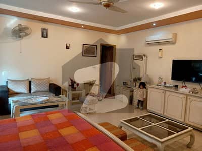 کینال ویو بلاک ای کینال ویو لاہور میں 5 کمروں کا 11 مرلہ مکان 2.5 کروڑ میں برائے فروخت۔