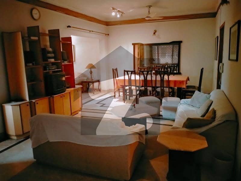 فورٹ ولاز لاہور میں 4 کمروں کا 10 مرلہ مکان 2.8 کروڑ میں برائے فروخت۔
