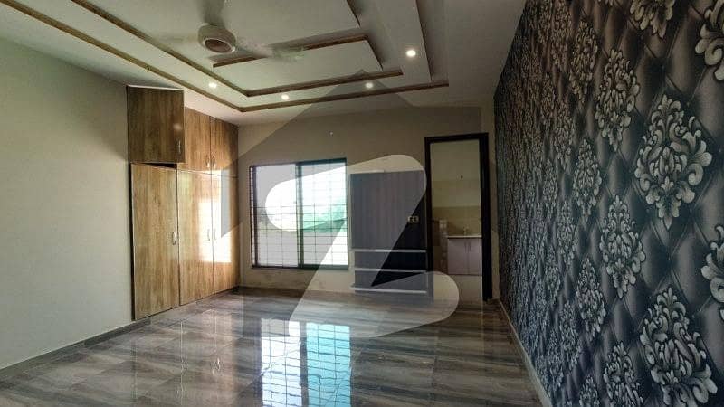 ریل ٹاؤن (کینال سٹی) لاہور میں 4 کمروں کا 12 مرلہ مکان 1.6 کروڑ میں برائے فروخت۔