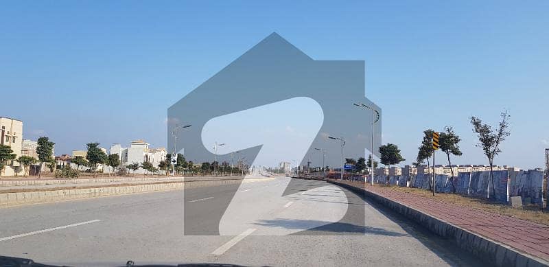 Beauteous Plot on Main Express Way Beauteous Plot on Main Express Way