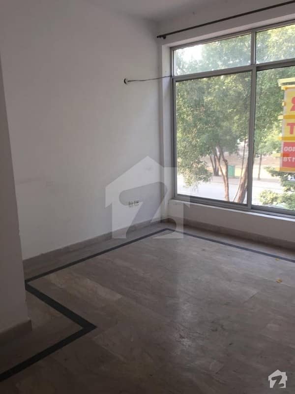 3 Marla commercial 1st floor  Hall on rent available  in Bahria town lahore(SA)
