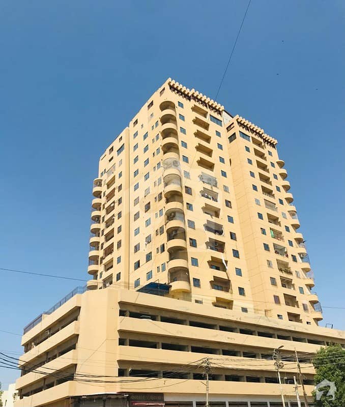 پی آئی ڈی سی کراچی میں 3 کمروں کا 8 مرلہ فلیٹ 2.5 کروڑ میں برائے فروخت۔