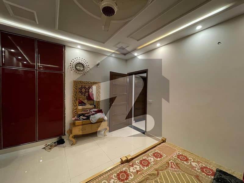 ماڈل ٹاؤن ۔ بلاک ایچ ماڈل ٹاؤن لاہور میں 5 کمروں کا 1 کنال مکان 6 کروڑ میں برائے فروخت۔