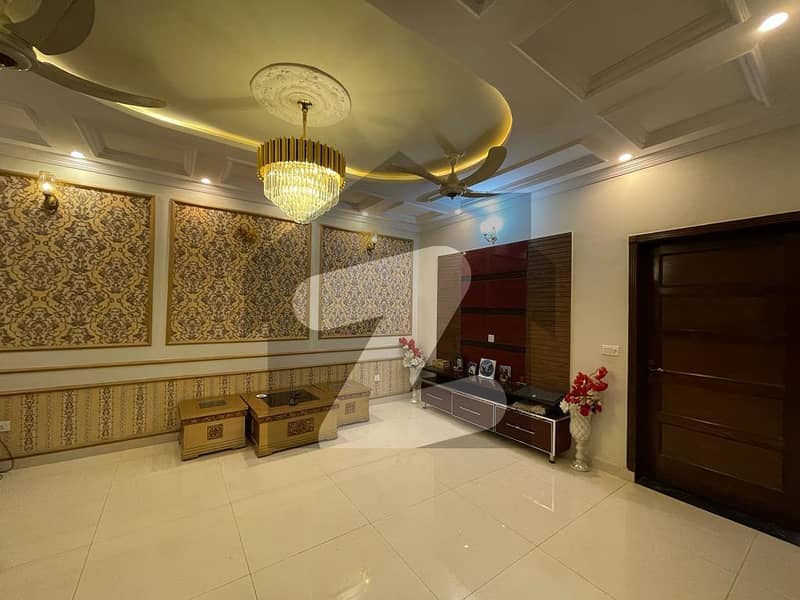 ماڈل ٹاؤن ۔ بلاک ای ماڈل ٹاؤن لاہور میں 5 کمروں کا 1 کنال مکان 5.5 کروڑ میں برائے فروخت۔