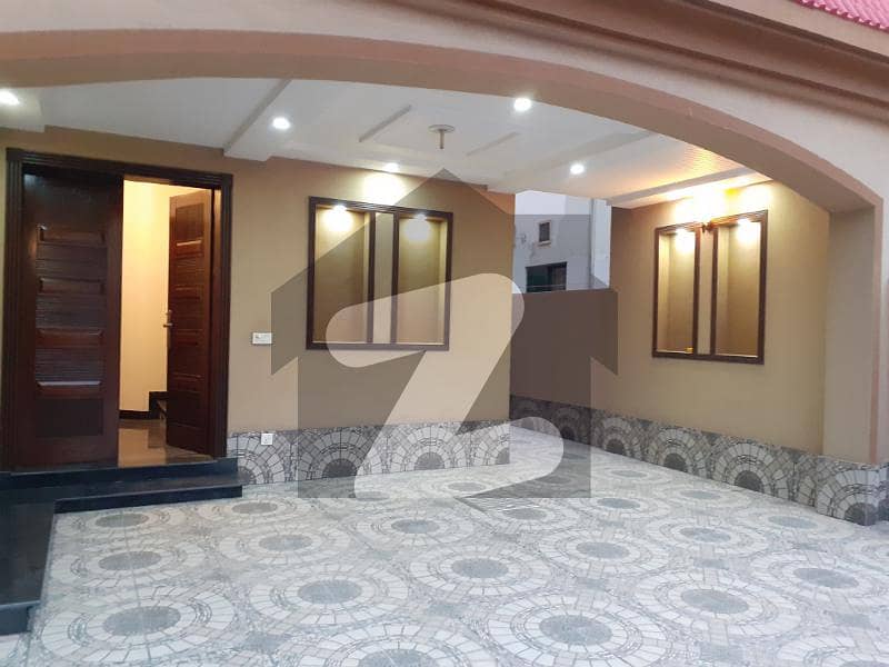 10 Marla Lower Portion With Tenant In DD Block Bahria Town Lahore