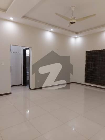 ویلینشیاء ہاؤسنگ سوسائٹی لاہور میں 6 کمروں کا 1 کنال مکان 5.4 کروڑ میں برائے فروخت۔
