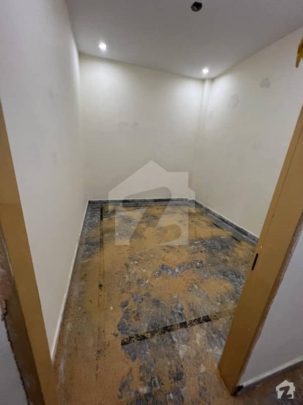 نشیمنِ اقبال لاہور میں 2 کمروں کا 4 مرلہ فلیٹ 25 ہزار میں کرایہ پر دستیاب ہے۔