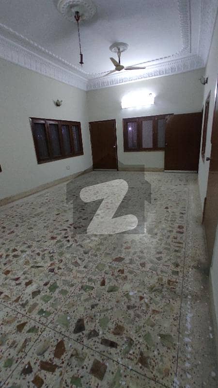 Gulshan Iqbal Block 7- 1500 SqYd Ground Floor Portion University Road