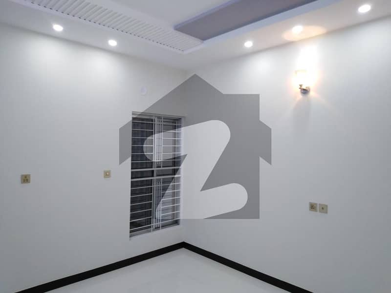 مین کینال بینک روڈ لاہور میں 6 کمروں کا 12 مرلہ مکان 6 کروڑ میں برائے فروخت۔