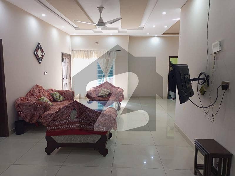 کینال ویو لاہور میں 8 کمروں کا 1 کنال مکان 6 کروڑ میں برائے فروخت۔