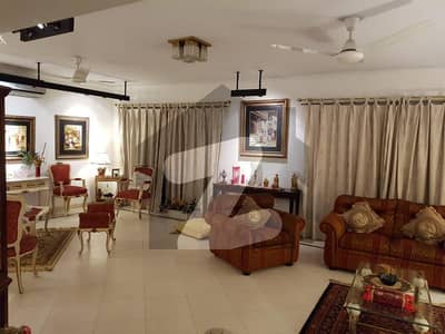 سرور روڈ کینٹ لاہور میں 4 کمروں کا 1.2 کنال مکان 9.5 کروڑ میں برائے فروخت۔