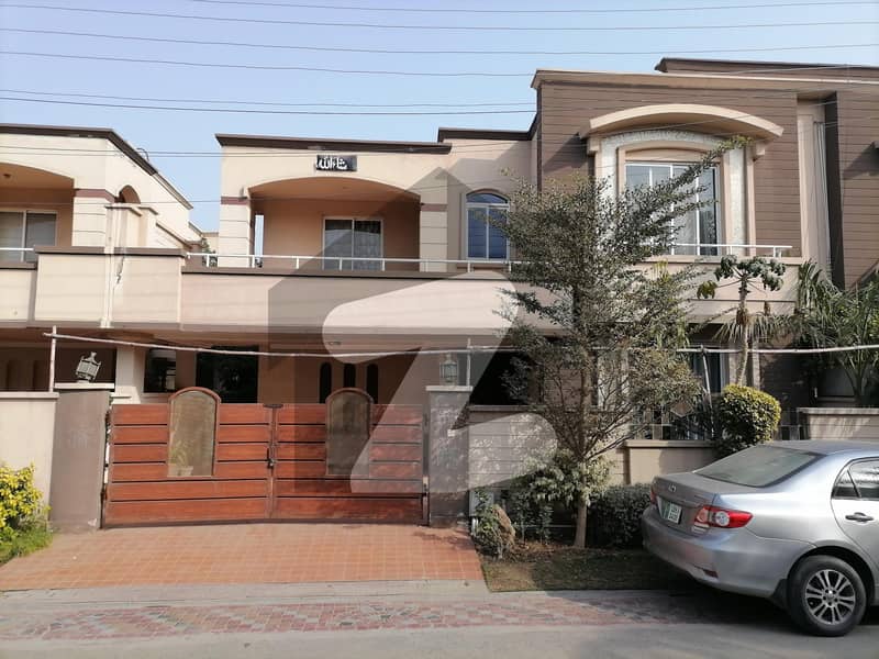 فیصل کاٹیج فیز 1 فیصل کاٹیجز عسکری بائی پاس ملتان میں 4 کمروں کا 10 مرلہ مکان 1.8 کروڑ میں برائے فروخت۔