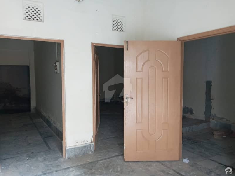 Rent This 10 Marla House In Government Colony At An Unbelievable Price