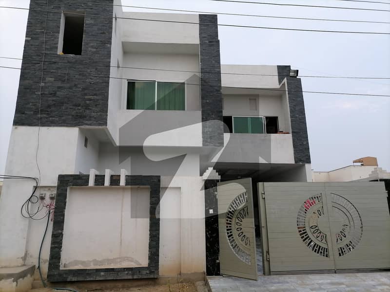 سہگل سٹی سمندری روڈ فیصل آباد میں 5 کمروں کا 12 مرلہ مکان 1.9 کروڑ میں برائے فروخت۔