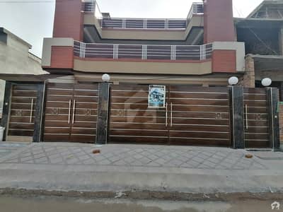 Family-friendly 10 Marla House Available In Hayatabad Phase 7